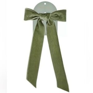 Kristin Ess The Velvet Bow Slide in Green